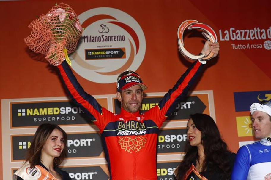 Vincenzo Nibali vince la Milano-Sanremo 2018. Bettini
